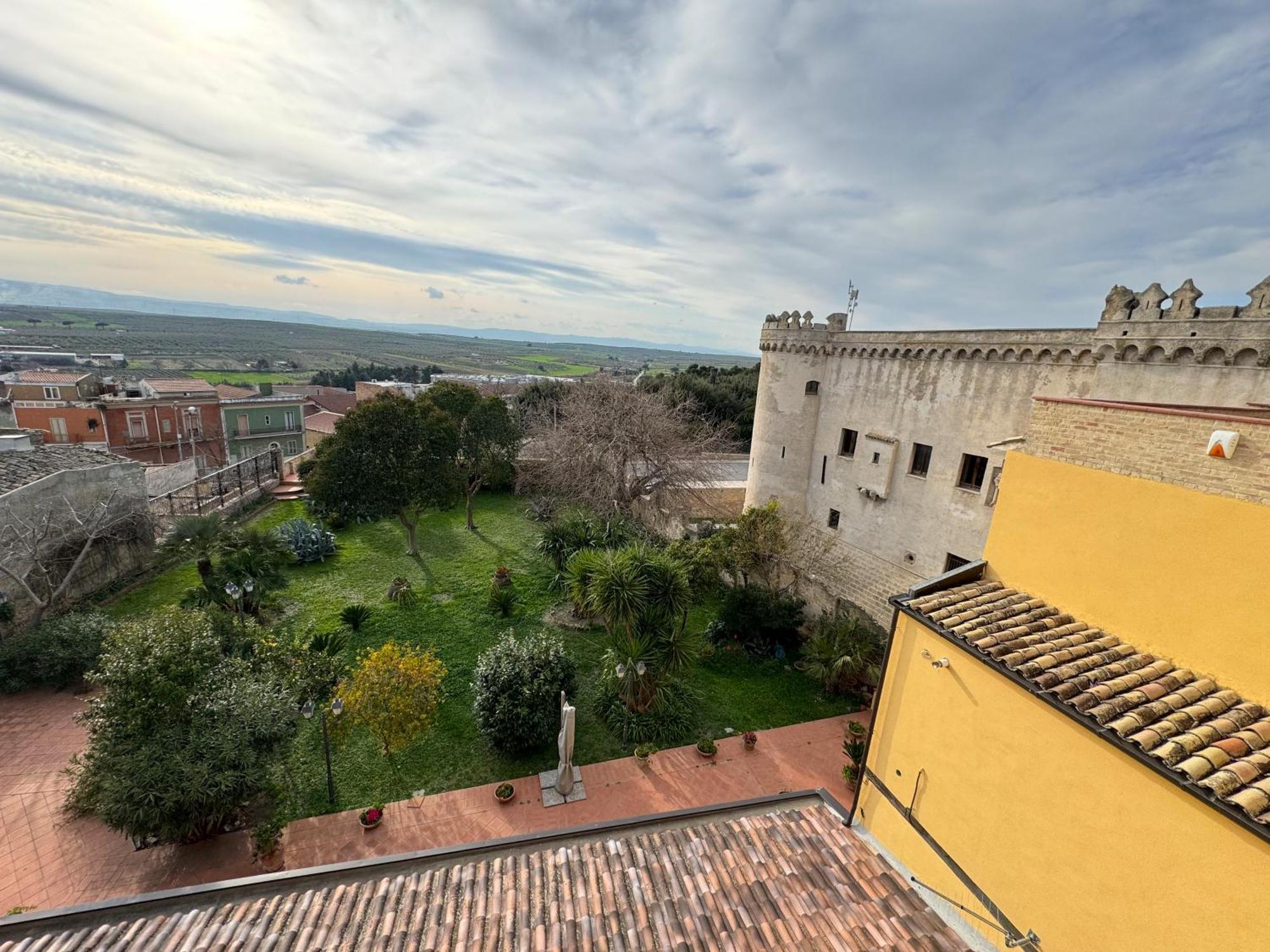 B&B Palazzo Croghan Torremaggiore Экстерьер фото