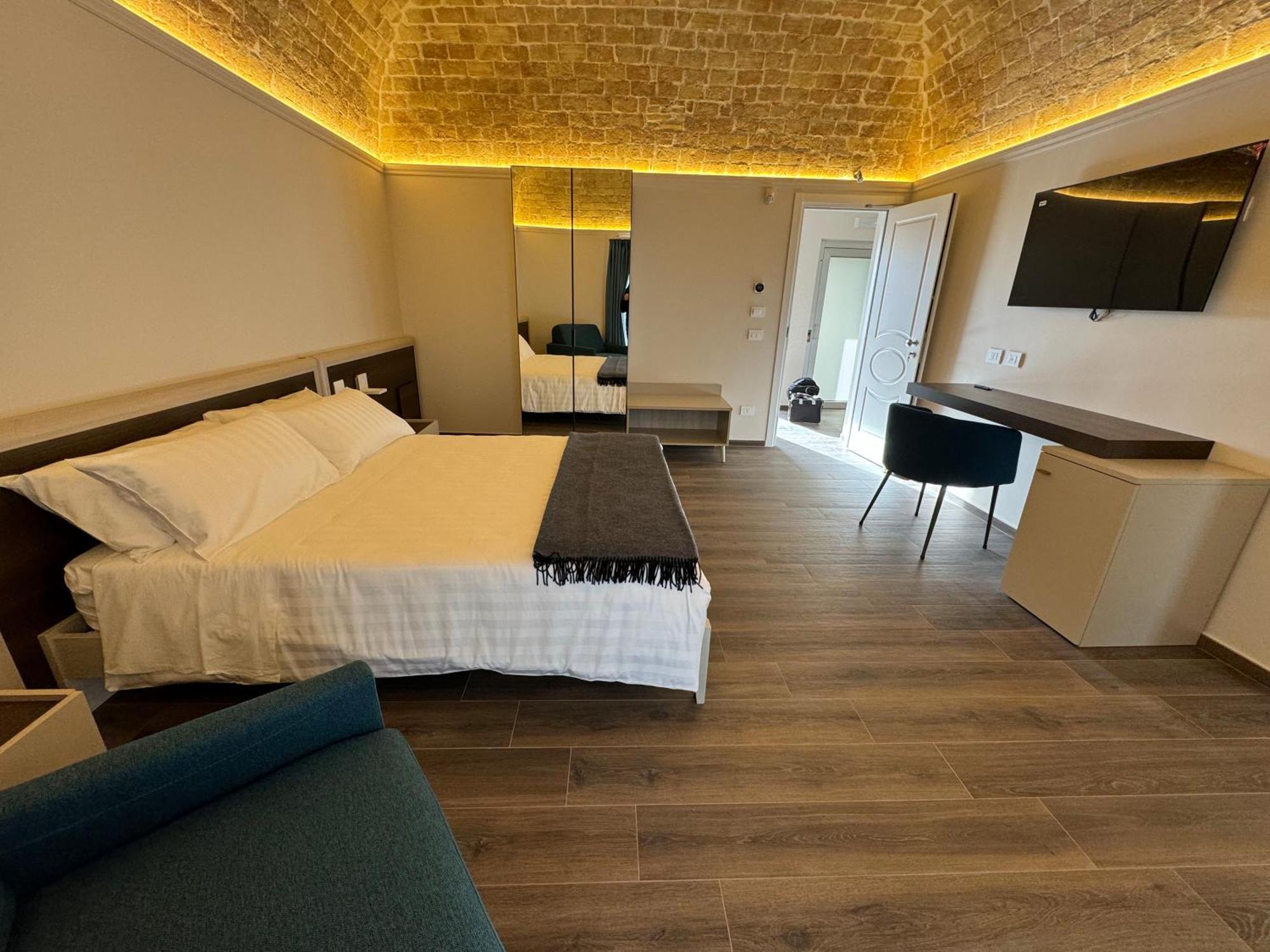 B&B Palazzo Croghan Torremaggiore Экстерьер фото